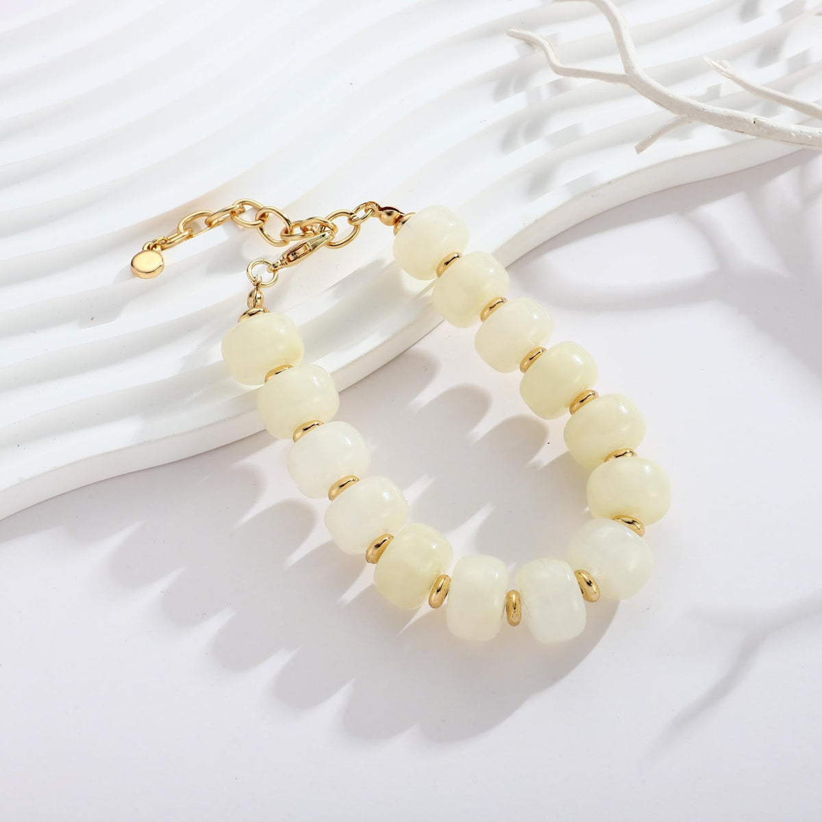 ENSKEFEN Beige Chunky Beaded Bracelets for Women Trendy Cream White Acrylic Resin Beads Bracelet Adjustable Statement Bracelet Boho Summer Jewelry