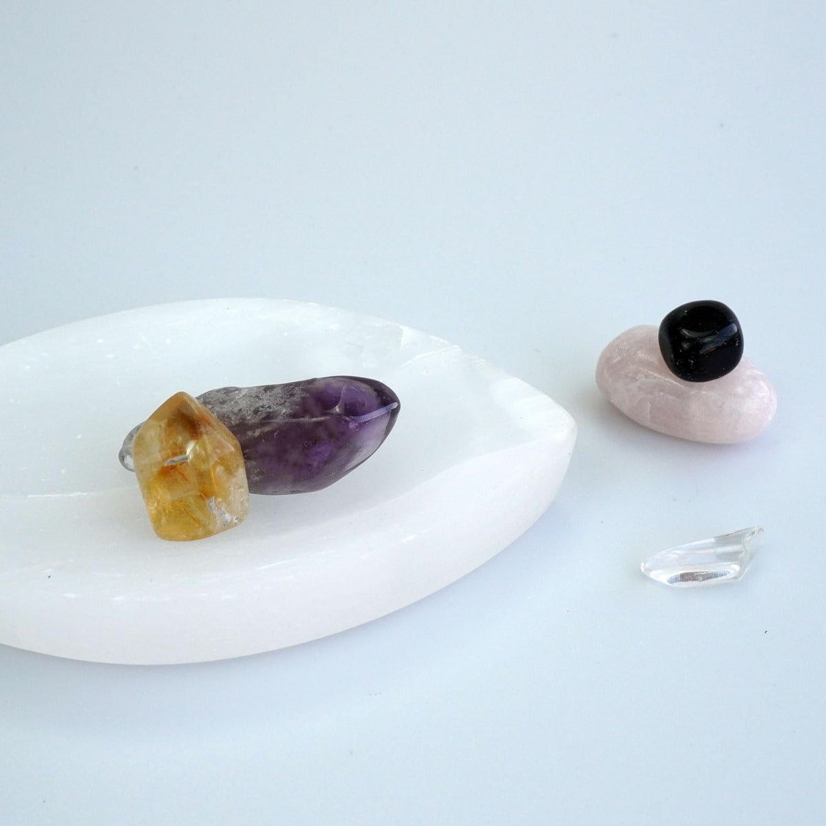 Sisamn Polished Amethyst Crystal Points Bulk 0.9 Lb Small Chip Stone Irregular Rock for Tumbling Healing Meditation Vase Filler Fish Tank Rocks