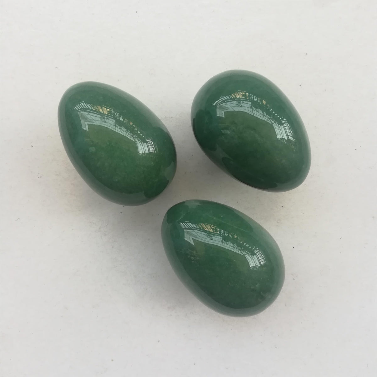 Sunshcat Natural Green Aventurine Egg Shaped Meditation Chakra and Home Decor Balance Crystals and Healing Stones Statue Set,35 * 50mm Easter and Thanksgiving Gift,with Wooden Bracket