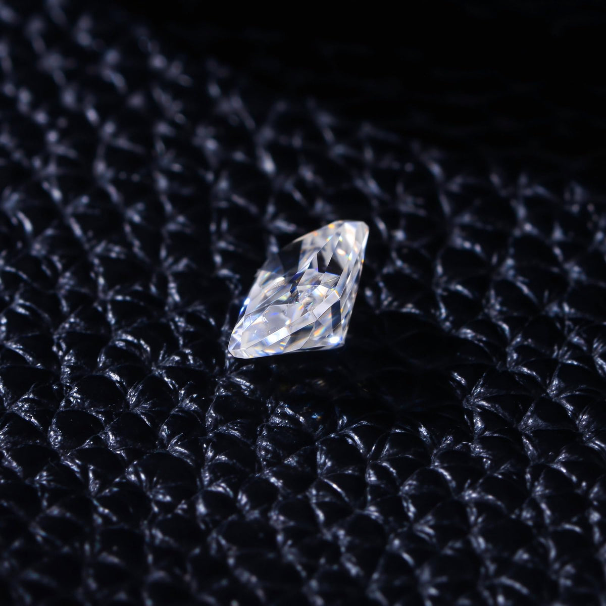 1-5 Carats Moissanite Loose Stone Lab Grown Synthetic Diamond Loose D Color Round/Oval/Heart/Princess/Cushion/Asscher/Pear/Marquise/Radiant/Emerald Cut Moissanite Loose Gem Stones for Ring Pendant Jewelry Making Gift (Radiant Cut, 1 Carats)