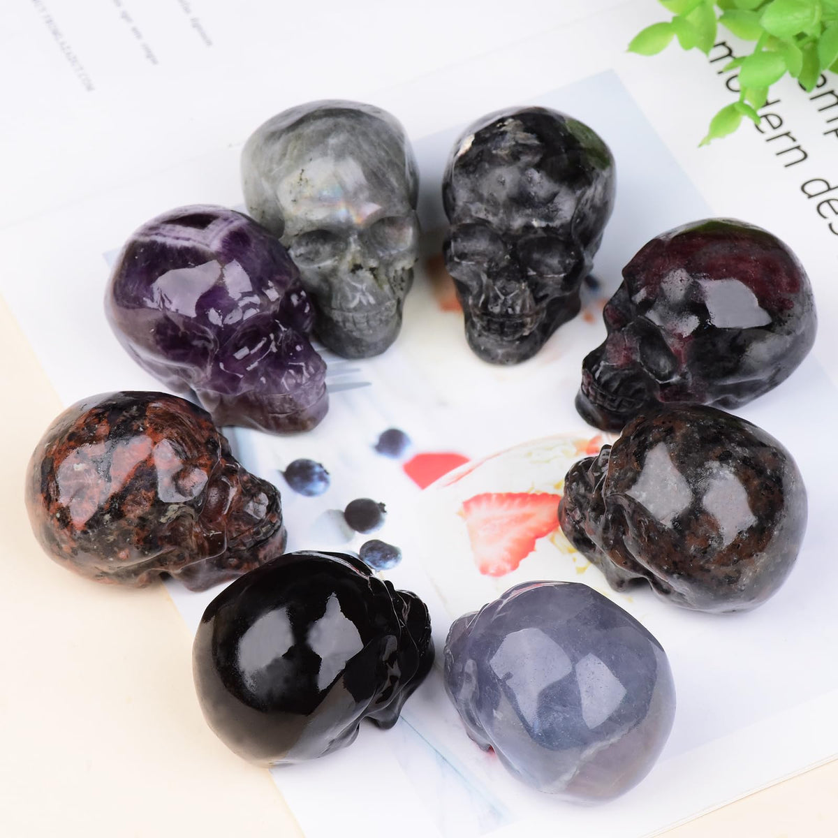QLRSUXN 2 Inch Mahogany Obsidian Crystal Skulls Decor,Human Skull Sculpture Statues Healing Crystal Decor,Halloween Skull Figurines,Home Office Decoration Christmas Meditation Gifts for Men Women