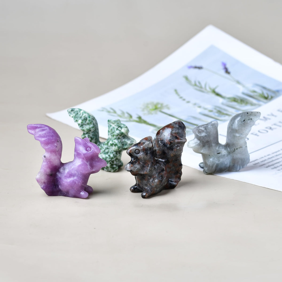 DZJXBZhu Obsidian Squirrel Crystal Healing Stone Spiritual Meditation Pocket Figurine Statue Natural Gemston Hand Carved Polished Home Room Office Desk Decoration Gift Collect