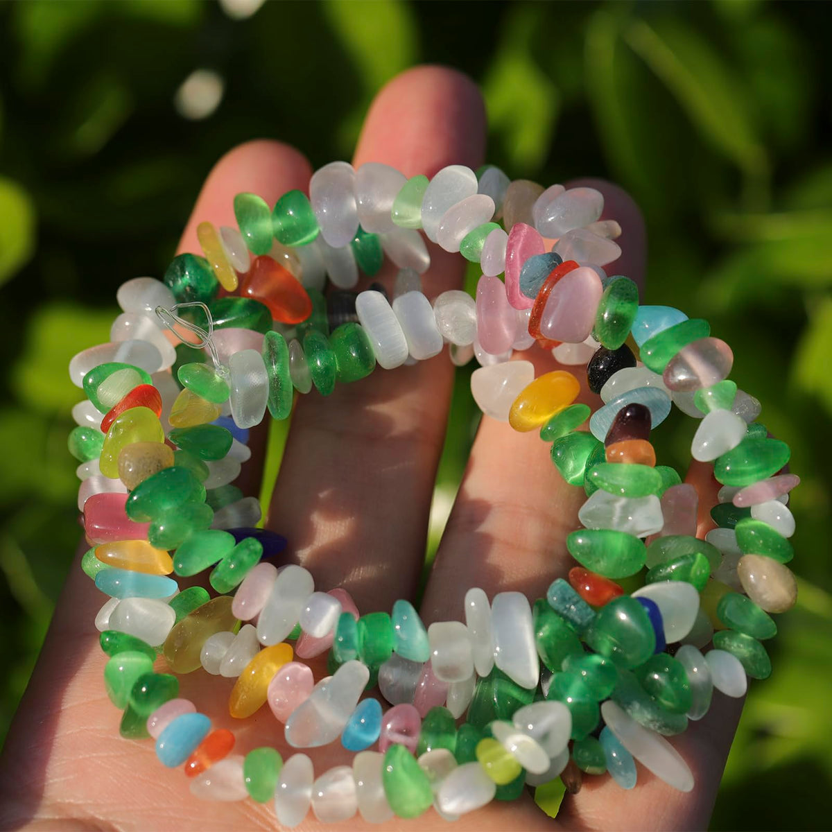 200pcs Natural Irregular Chip Stone Beads 5-8mm Pre-Drilled 30-inch Strand Semi-Precious Healing Crystal Beads for DIY Jewelry Making Bracelet Chakra Crafts Green-hued Cat's Eye