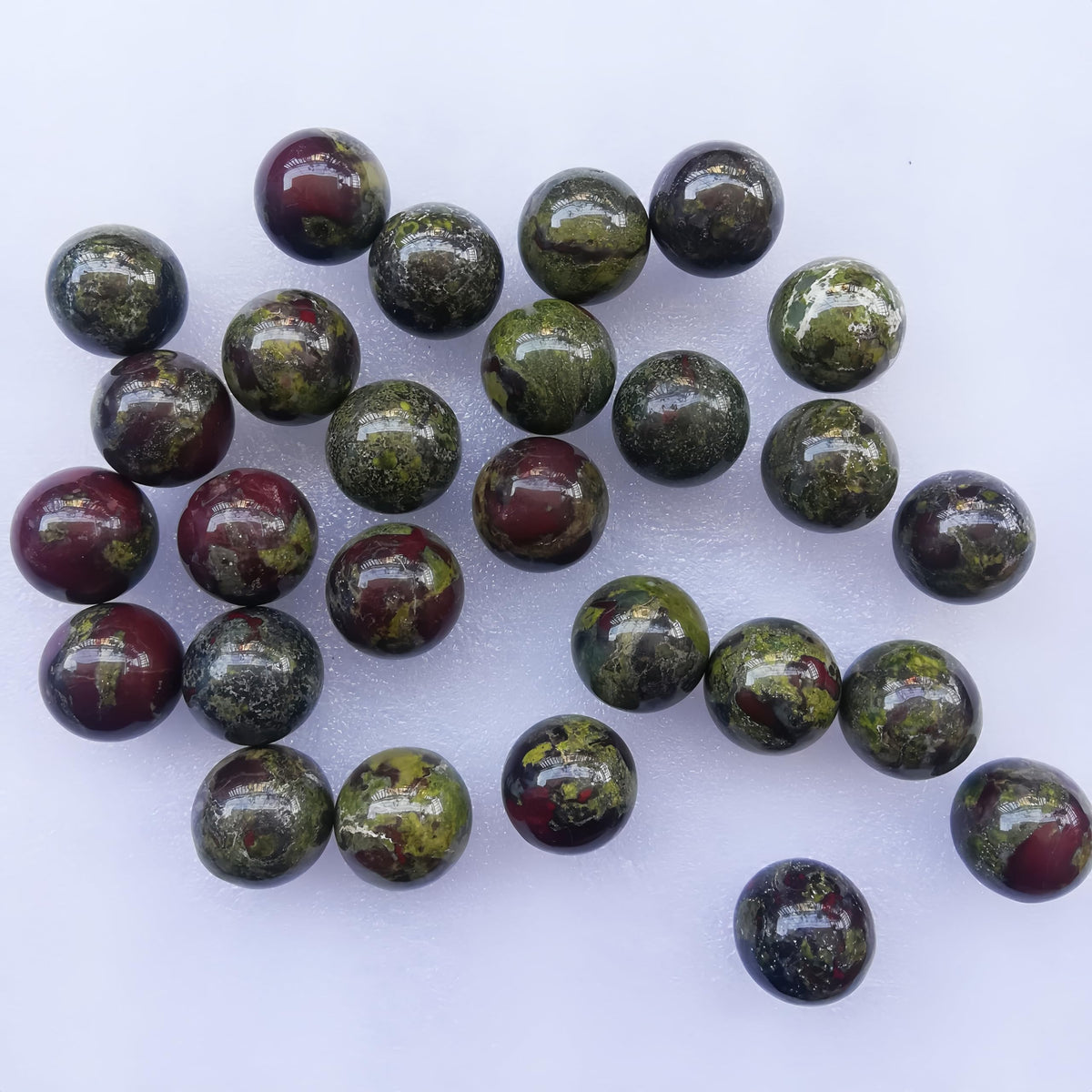 Sunshcat Natural Dragon Blood Jasper 0.78 Inchs Crystals and Healing Stone Ball Set,Home Desktop Feng Shui Array Decoration(7 Pieces) 
