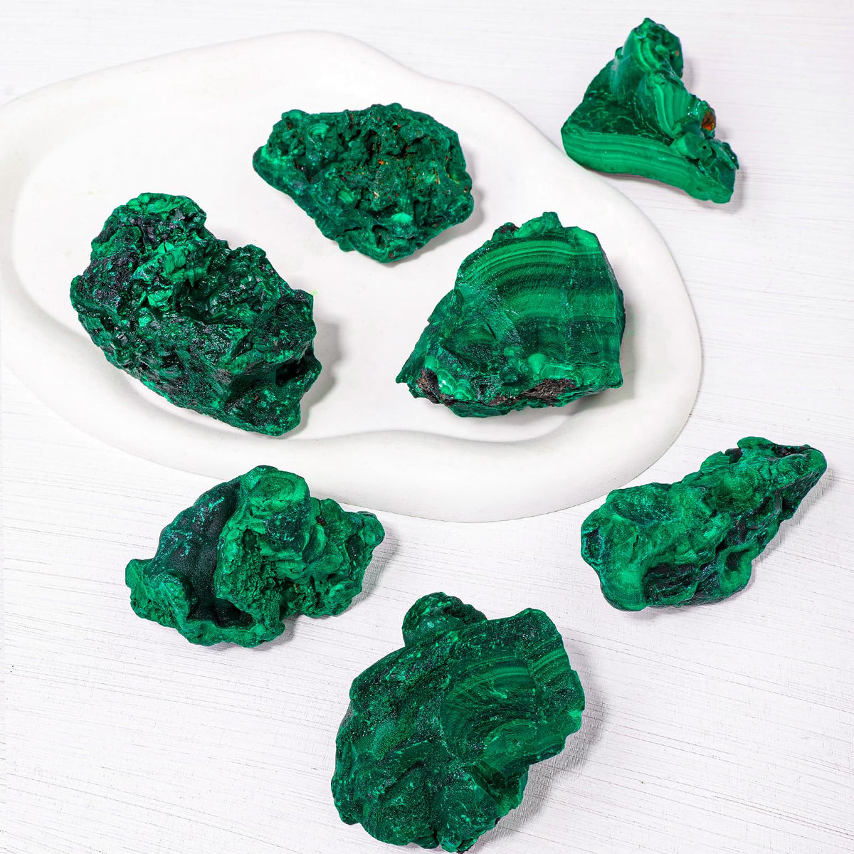 Apengshi Natural Malachite Crystal Stone 0.22-0.33lb Raw Malachite Stone Irregular Rough Malachite Mineral Specimen Original Shape Healing Crystal Gem Worry Relief Stress with Gift Box