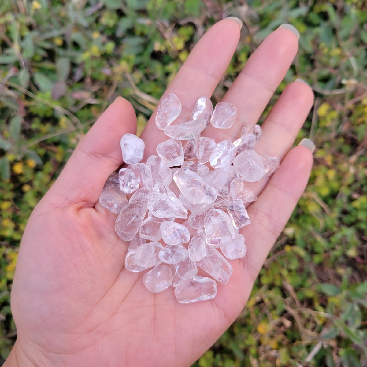 1,000 Carats Clear Quartz Handpicked Tumbled Stones Crystals Chips 0.2''-0.5'' Bulk Pocket Stones for Healing, Reiki, Meditation, Witchcraft and Home Decorations (Clear Quartz)