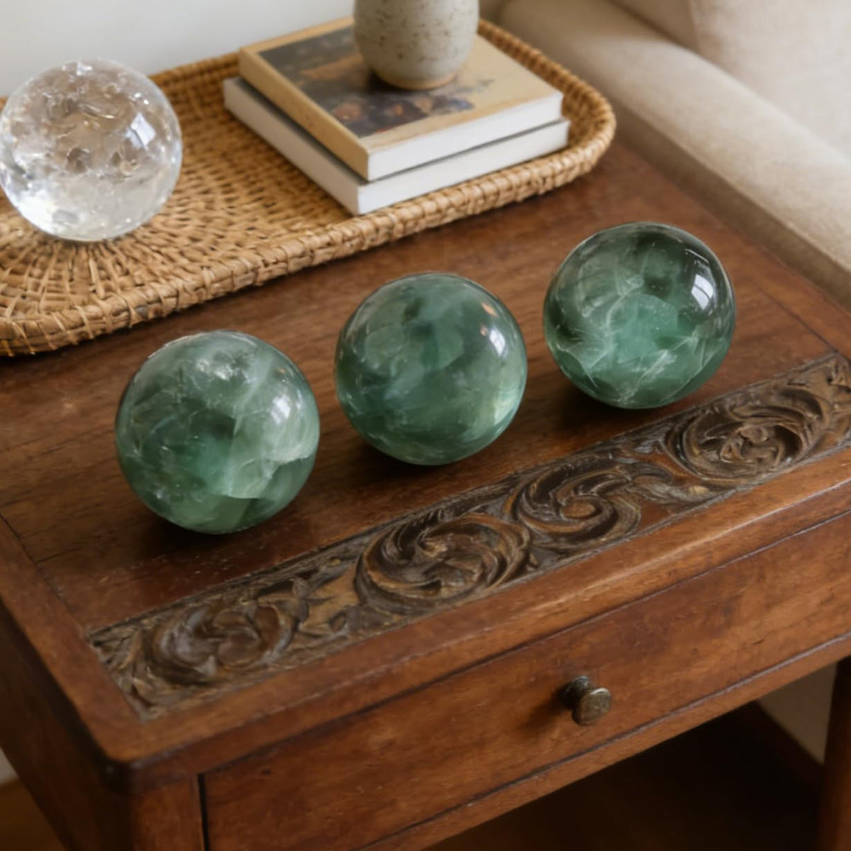 AierCrystal Natural Stone Crystal Sphere Feng Shui Home Decoration Ball Positive Energy Scrying Orb for Meditation Tool for Spiritual Space Purification Globe Diameter 5-6cm Green Fluorite Sphere