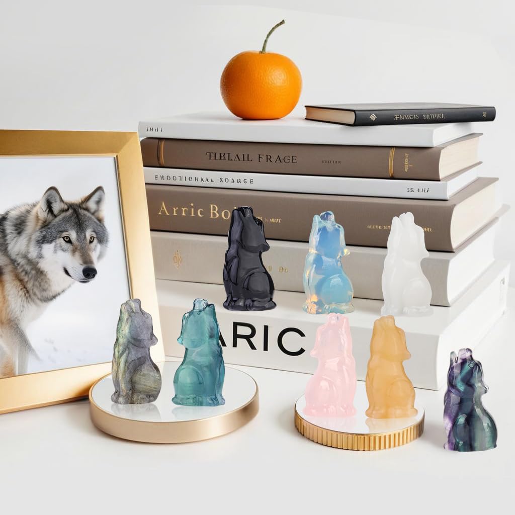 QLRSUXN White Jade Howling Wolf Crystal Figurines, 2.2 Inch Wolf Totem Spirit Animal Statue Decor for Home Office Desk Altar, Hand Carved Natural Healing Crystal Sculpture Gifts for Women Men