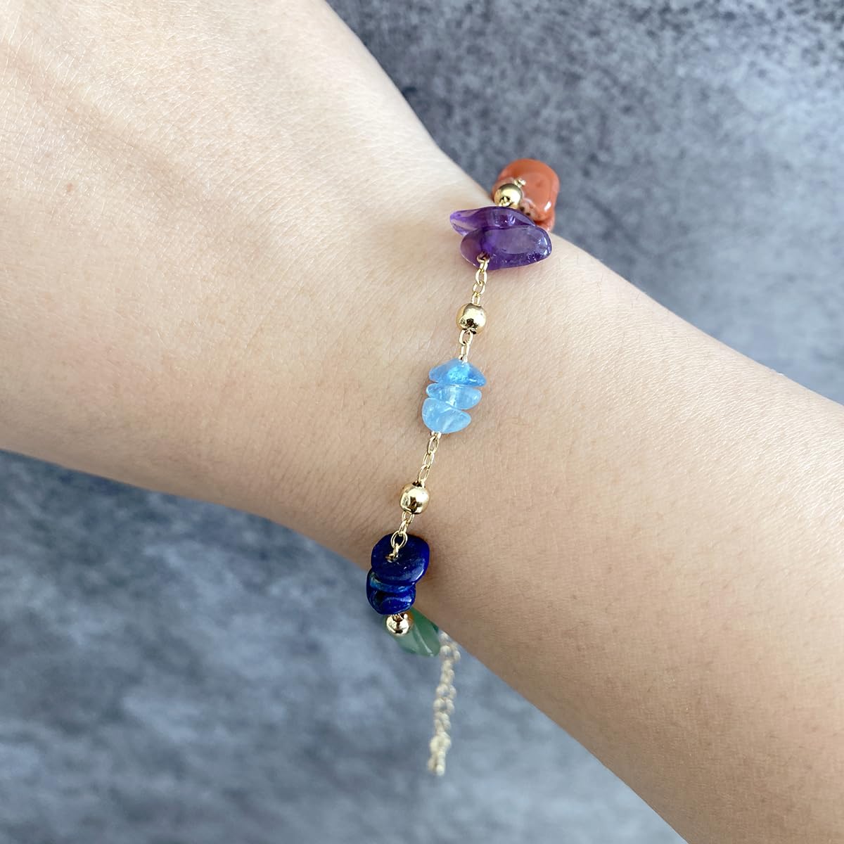 Jewever Chip Tumbled gems Bracelets for Women Copper Plated 14k Gold Chain Healing Crystals and Gemstones Bracelet Birthday Stone Gifts (Chakra)