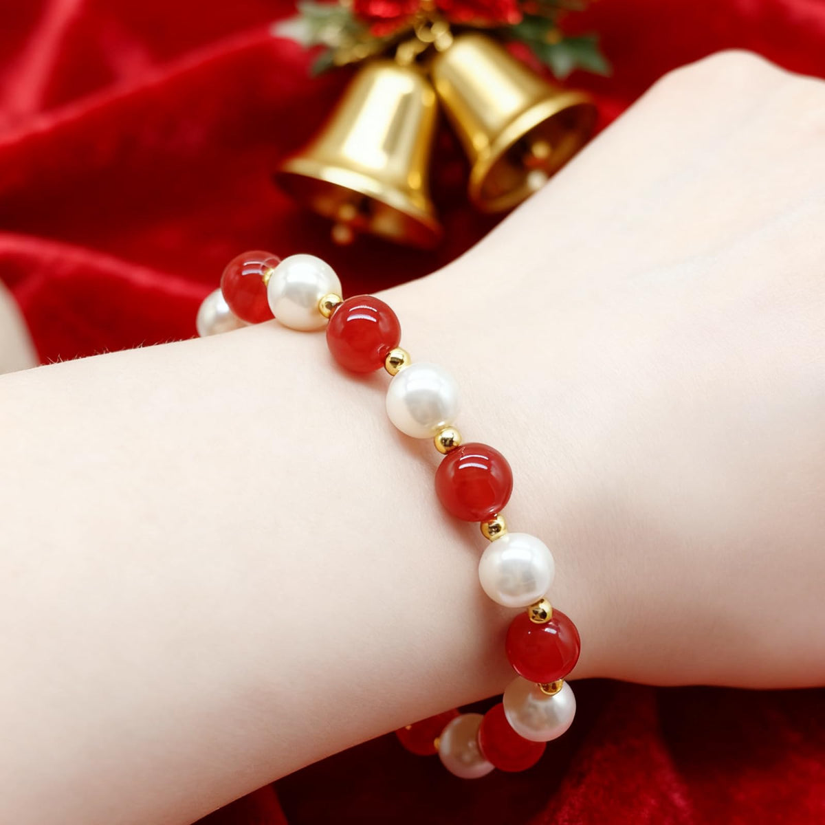 LANFUNI Christmas Bracelet, Shell Pearl Red Agate Elastic Rope Bracelet for Women Sparkly Red and White bracelet Chriatmas Jewelry