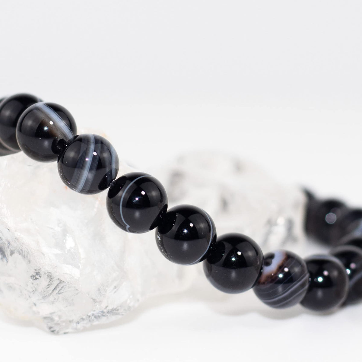 DAZCOLO 8mm Natural Gemstone Stretch Bracelet, Handmade Unisex Crystal Bracelets for Meditation, Yoga, Spiritual Healing & Positive Energy (Black Sardonyx)