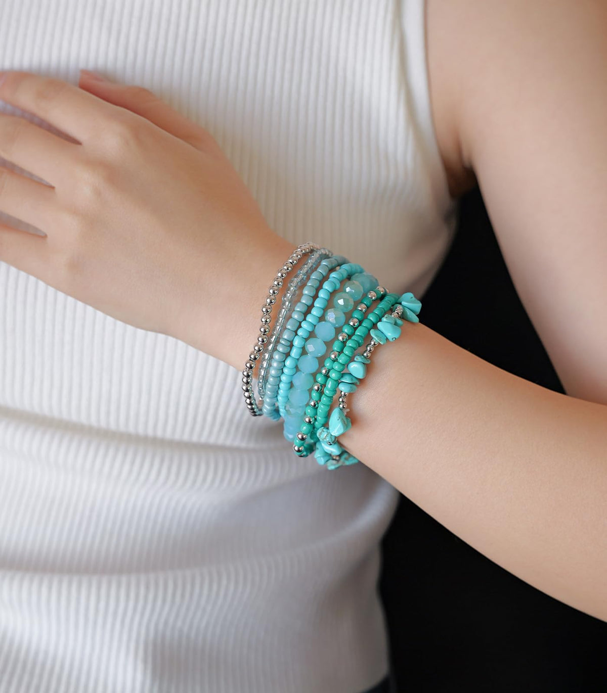 Noessla Boho Beaded Bracelets for Women Stackable Irregular Natural Stone Bead Stretch Bracelet Set 8PCS Costume Jewelry Gifts for Her(Turquoise)