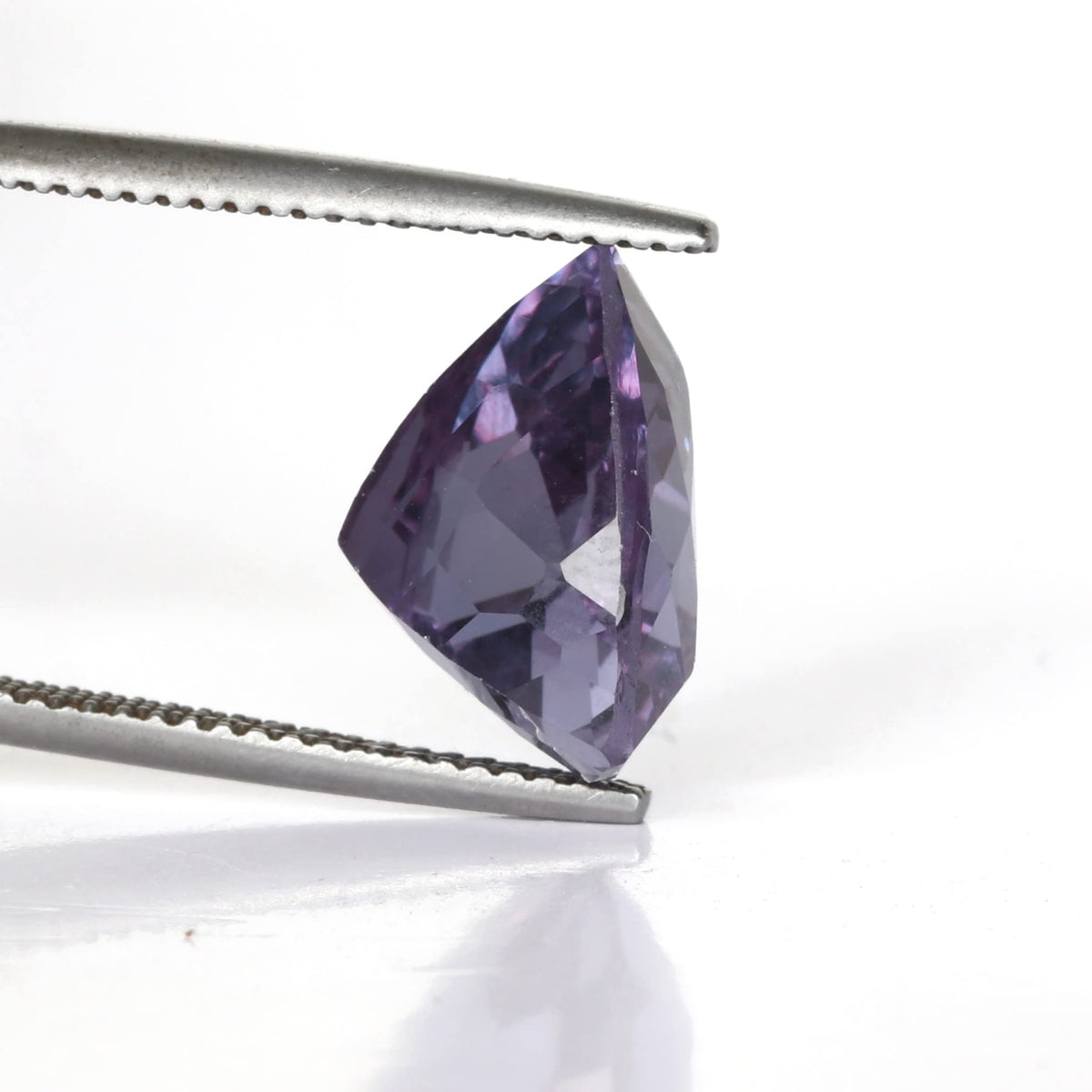 REAL-GEMS Ring Size Stone 7 Carat Color-Changing Alexandrite Trillion Cut Loose Gemstone
