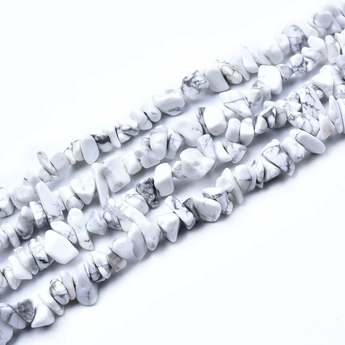 Natural Chip Stone Beads 450pcs White Howlite Chips 5-8mm Genuine Real Irregular Healing Crystal Rocks Hole Drilled DIY Loose Gemstone Beads for Jewelry Making Bracelet Earrings Necklace Crafting