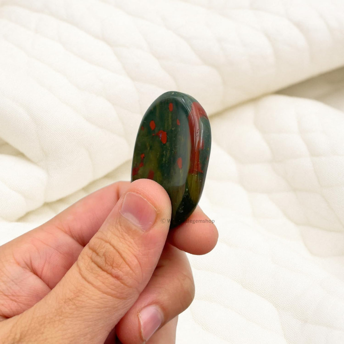 GEMSCITE Bloodstone Thumb Worry Stones Metaphysical Gemstone Crystal Healing Reiki Men Women Gift FENG Shui Positive Energy Love Wellness Palm Stones Wicca Powerful