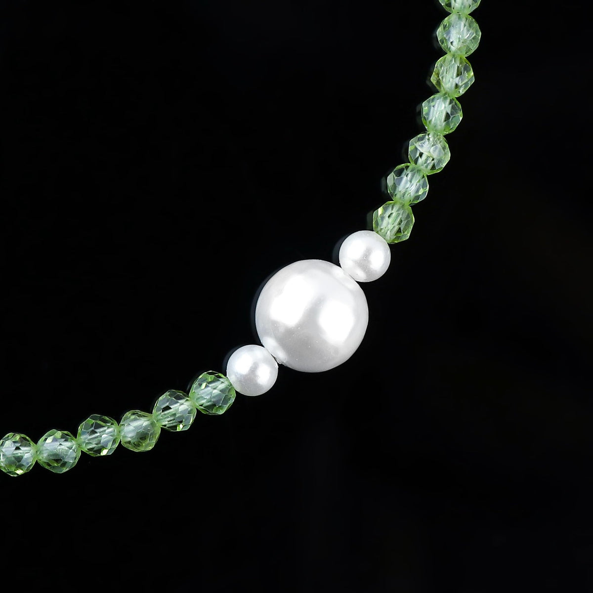 CRYSTALINES Natural Peridot Gemstone Bolo Bracelet, Cultured Pearl Beads Stones, Handmade Hypoallergenic Boho Jewelry for Women, Healing Crystals, Silver Plated 6+4inch, August Birthday Gift