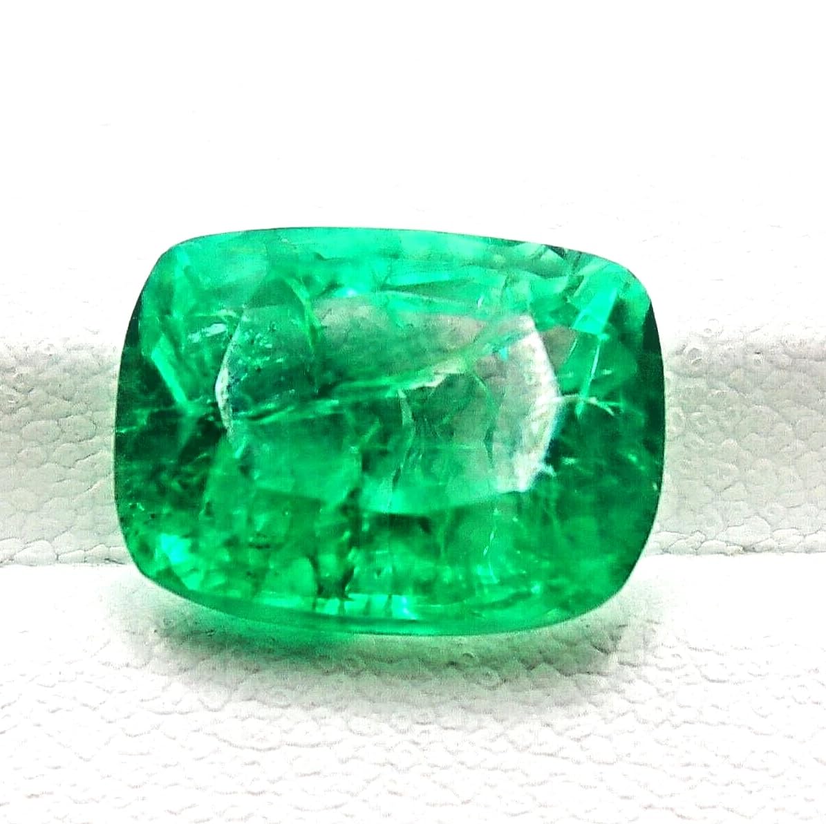 Natural Colombian Emerald 8.20 Ct Certified Loose Gemstone – Cushion Cut, Vibrant Green for Jewelry Making