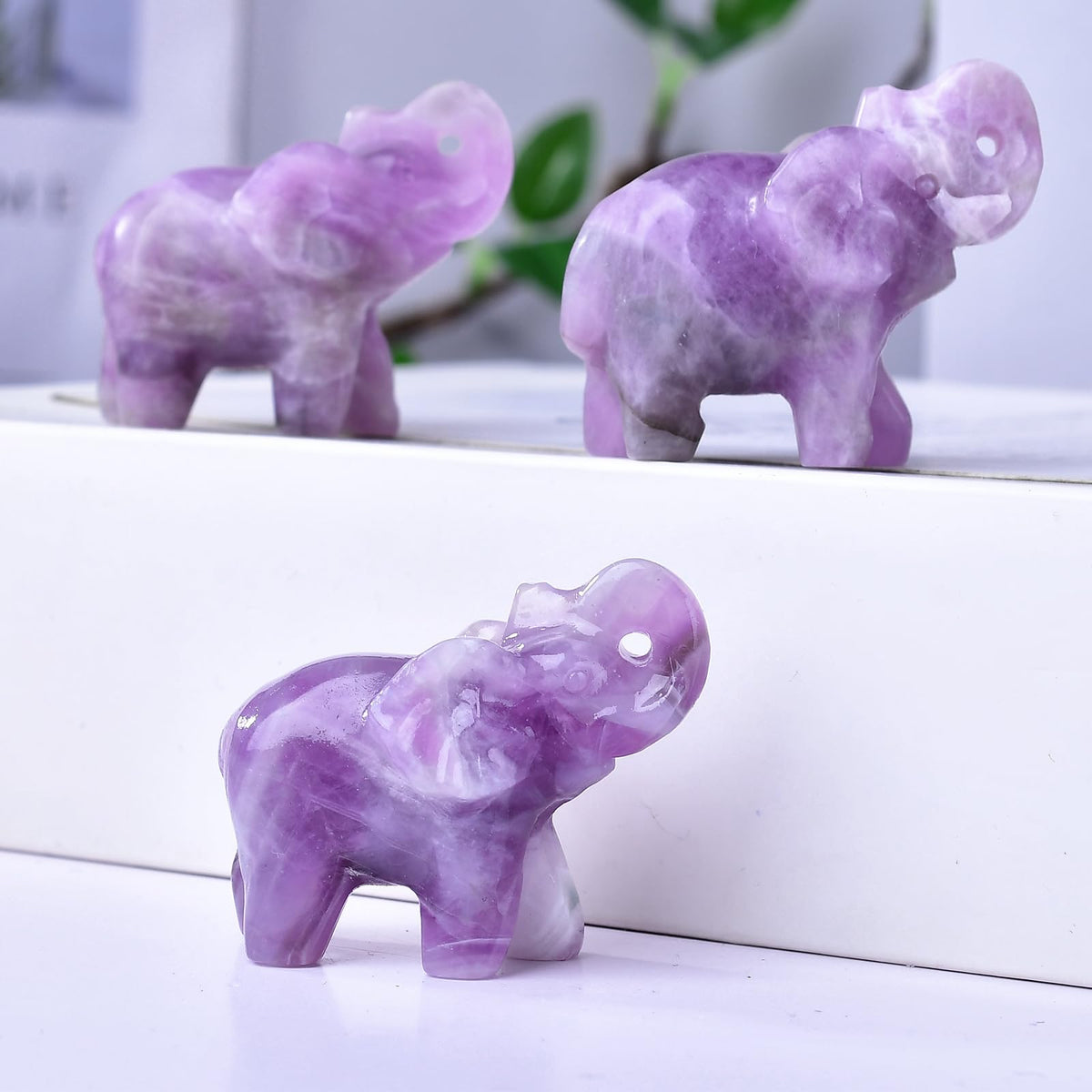 Ytbeoxk 1.8 Inch Amethyst Elephant Crystals Decor, Healing Crystal Cute Figurines, purple Elephant Gemstones Decorations Statue, Lucky Reiki Stones in Home and Office Meditation Gift for Women and men