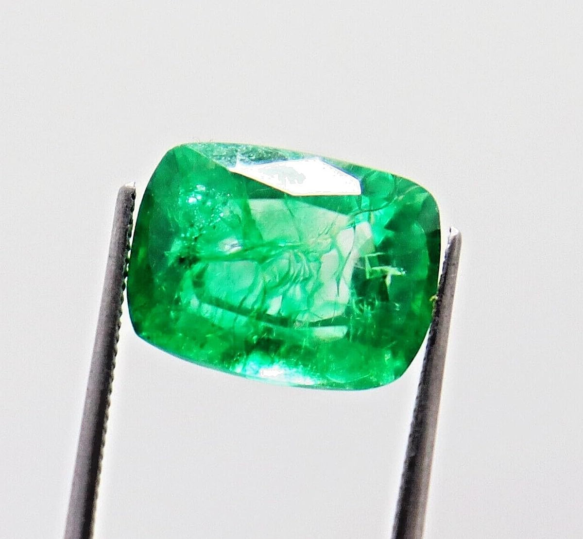 Natural Colombian Emerald 8.20 Ct Certified Loose Gemstone – Cushion Cut, Vibrant Green for Jewelry Making