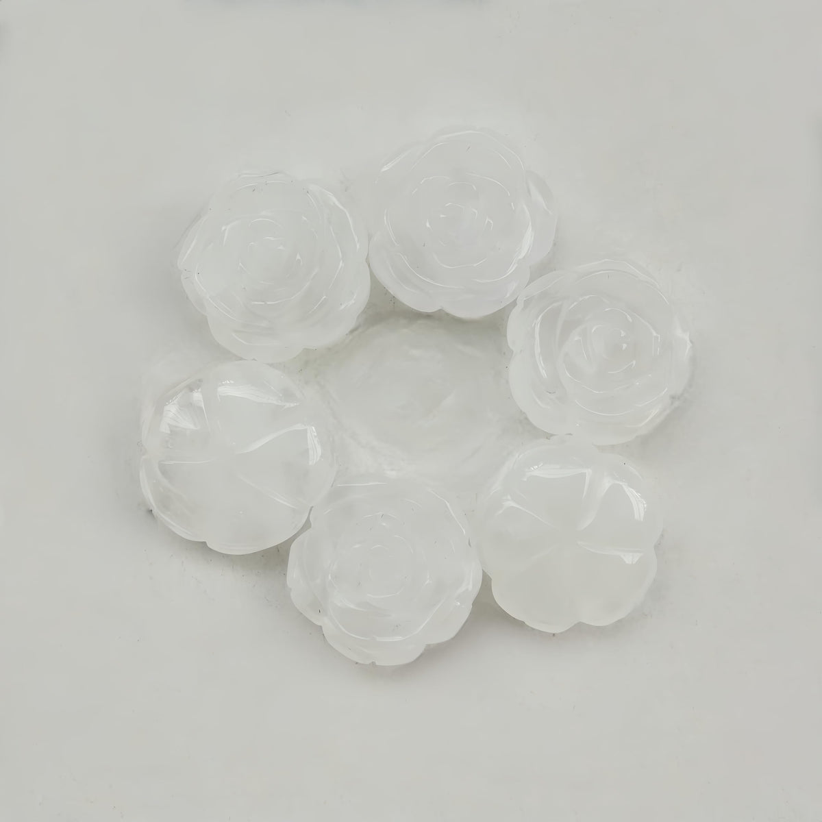 Sunshcat Natural Rock Quartz Crystal Rose Pendant,Three Dimensional Carved Healing Meditation Jewelry Crystals and Healing Stone Figurine,Suitable for DIY Jewelry Making and Valentine's Day Gift