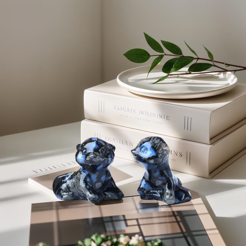 WUYOUSHI Blue Amphibole Otter Figurine - Hand Carved Healing Crystal Otter Statue, Lucky Gemstone Sculpture for Home Office Desk Decor, Spiritual Gift for Animal Lovers & Nature Enthusiasts