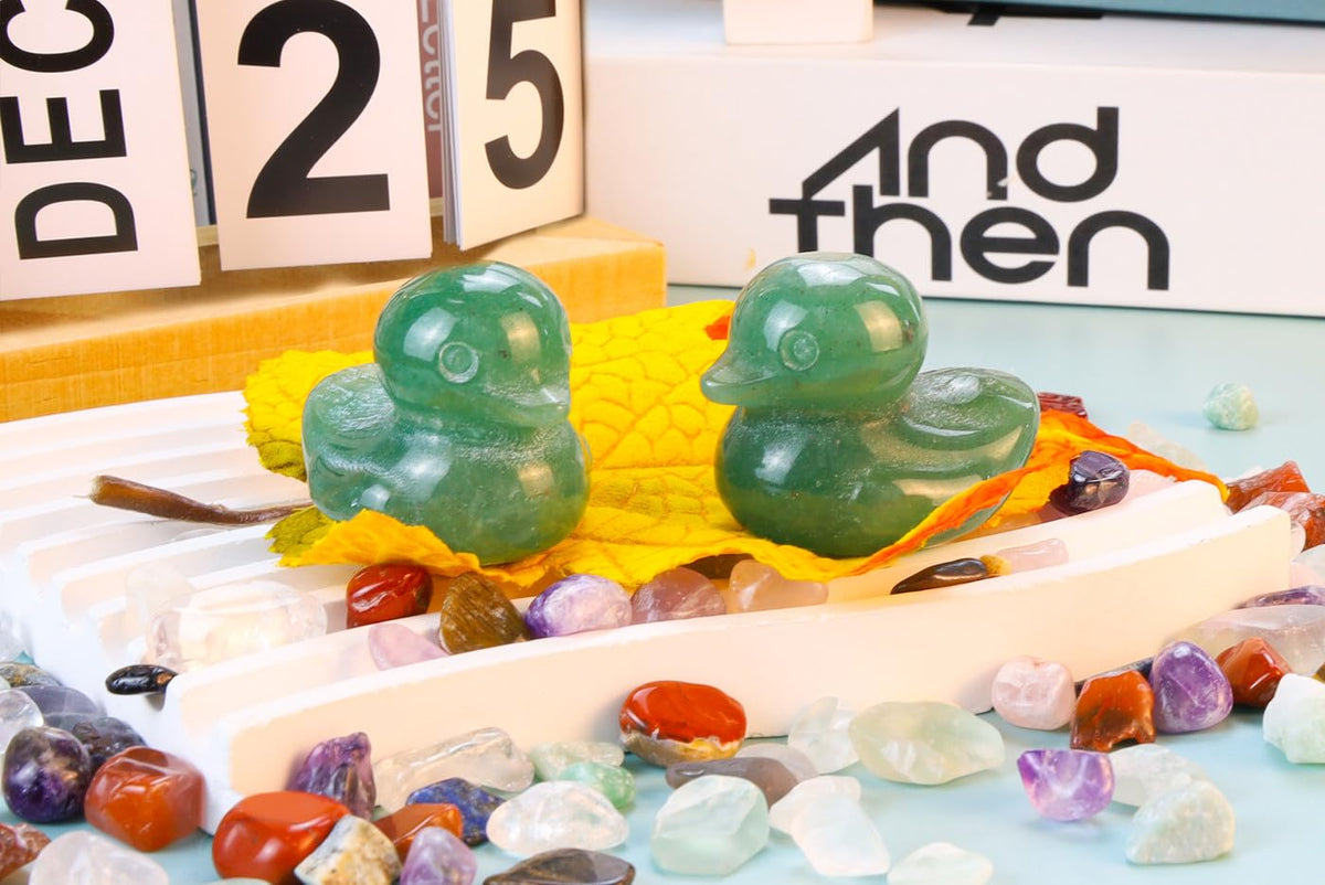DUQGUHO Duck Figurine Statue Funny Deocr Gifts Green Aventurine Crystals Stones Lucky Duck Collectible Gifts Home Desk Office for Mom 1PC