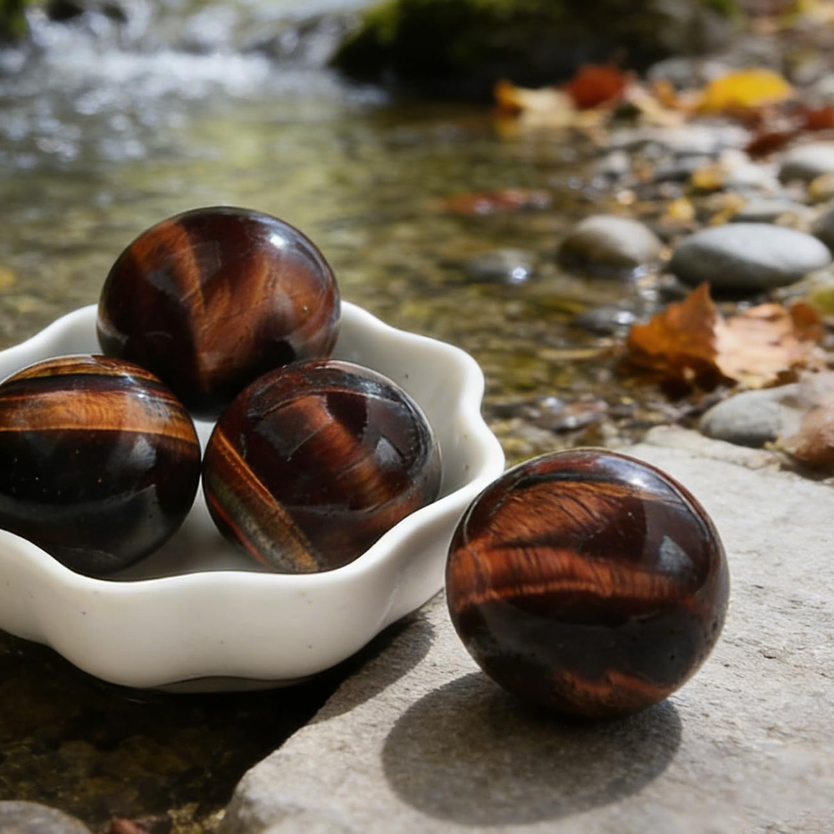 AierCrystal Natural Stone Crystal Sphere Feng Shui Home Decoration Ball Positive Energy Scrying Orb for Meditation Tool for Spiritual Space Purification Globe Diameter 5-6cm Red Tiger's Eye Sphere