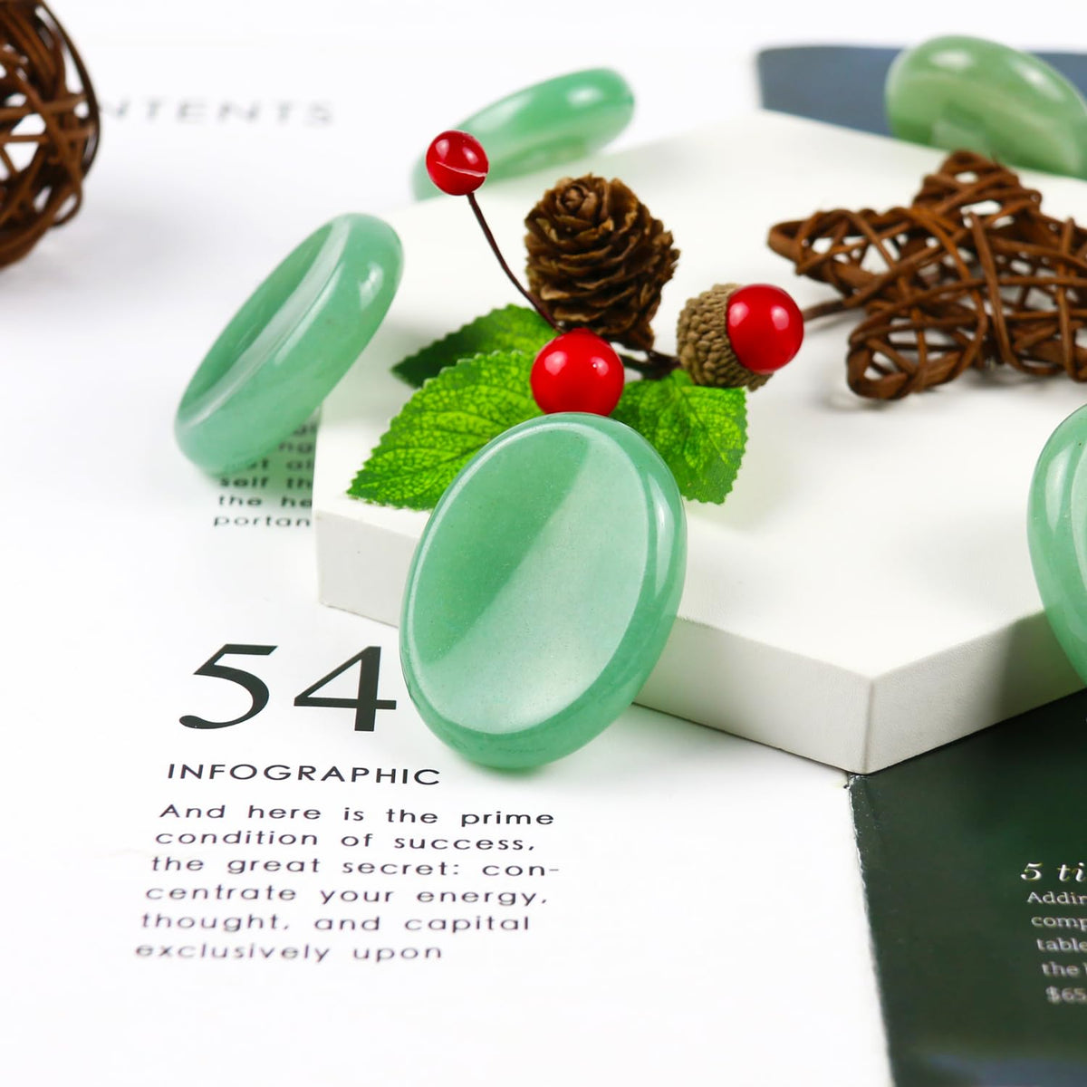 Namzi Green Aventurine Crystals Rock Worry Stone for Kids, Oval Palm Stone, Thumb Stone, Crystals and Healing Stone Quartz Bulk for Wicca, Reiki, Healing Energy, Chakra Stone, Witchcraft Supplies(1PCS