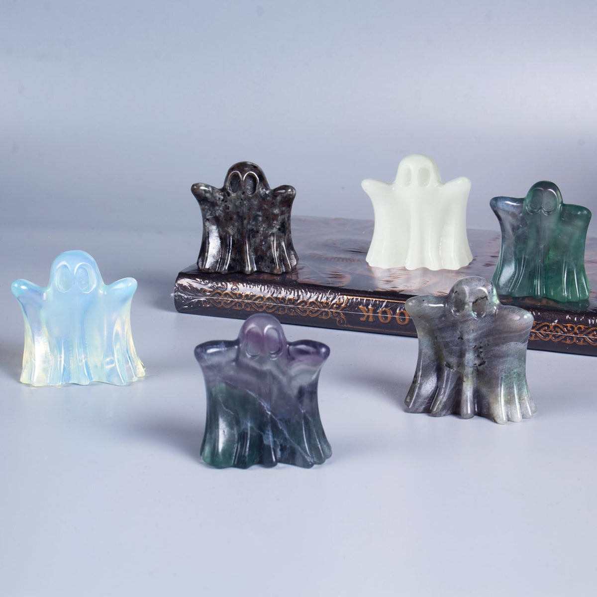 QLRSUXN Black Obsidian Crystal Ghost, 1.8in Ghost Decor, Cute Natural Crystal Ghost Statue,Halloween Figurines Hand-Carved, Spooky and Decoration for Halloween Home Office Mantel Decor
