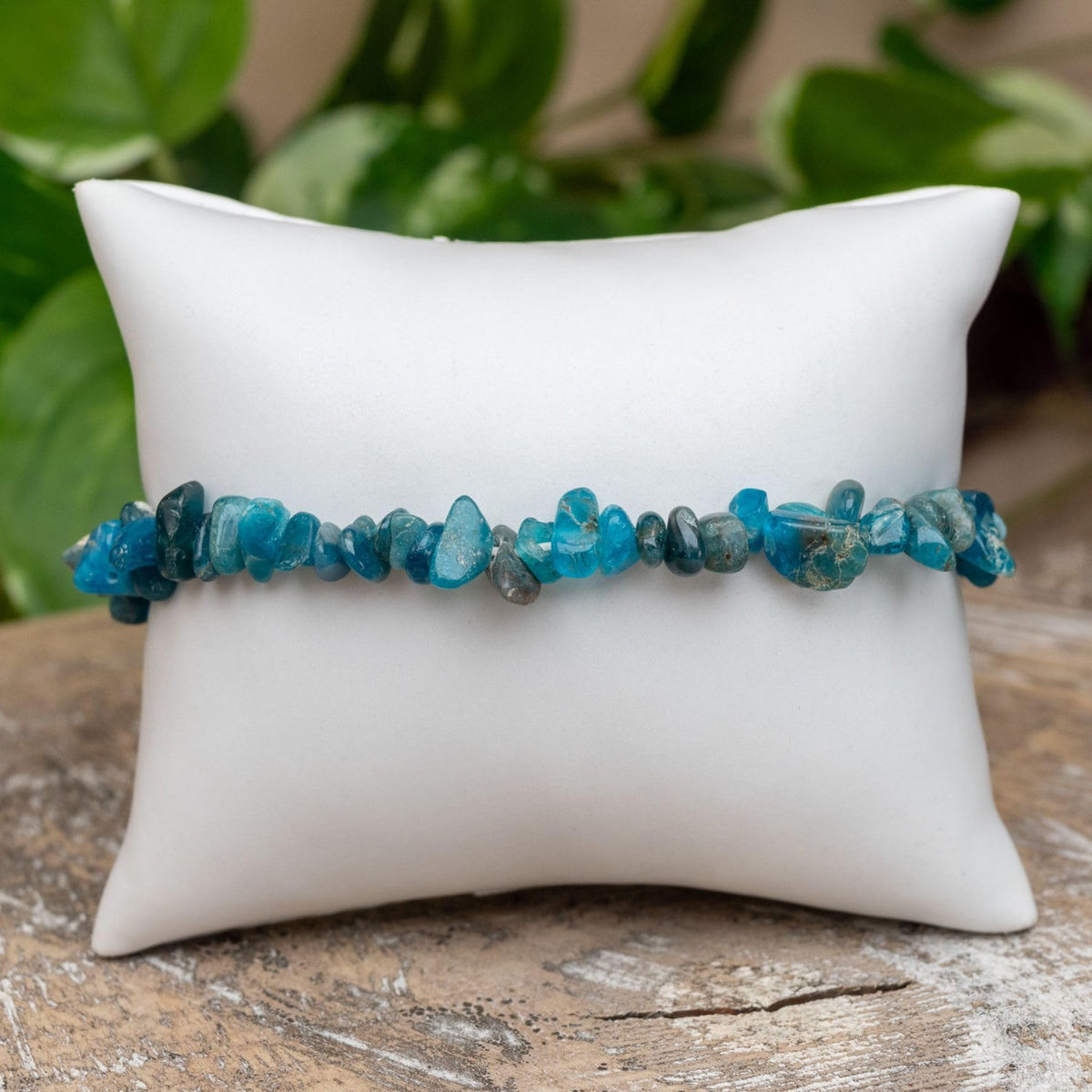 Blue Apatite Natural Gemstone Bracelets, Chakra Crystal Healing Chip Stretch Bracelets, Gemstone Polished Irregular Crystals, Crystal Irregular Chips Beads Stretch Bracelets (Blue Apatite)