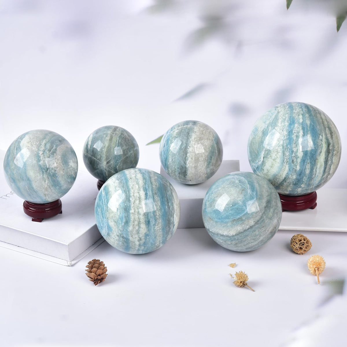 JIC Gem Natural Trolleite Crystal Ball Sphere Blue Healing Crystal Gemstone Ball with Display Stand Home Decor Meditation Grid Energy Balance (70-80mm)