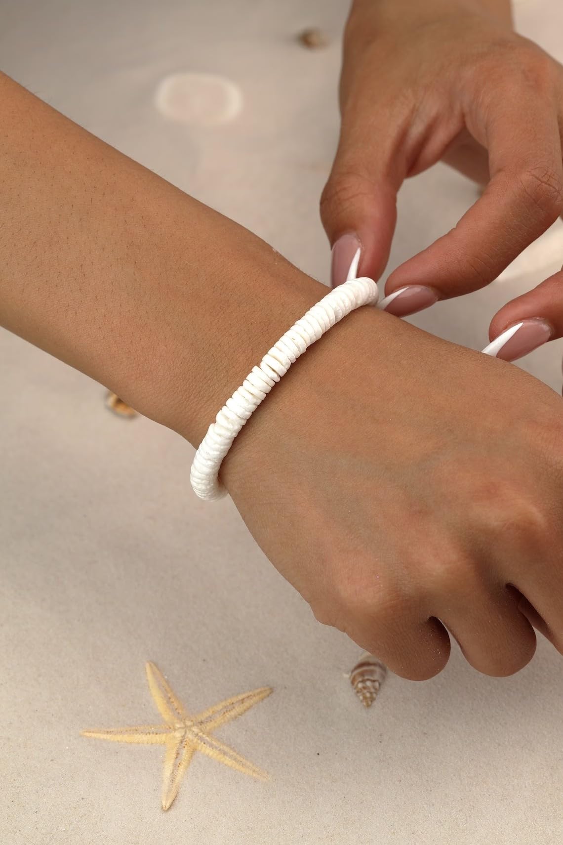 POTESSA Puka Shell Bracelet for Women Summer Natural Seashell Hawaiian Pooka Bracelet Heishi Clam Chips Surfer Jewelry
