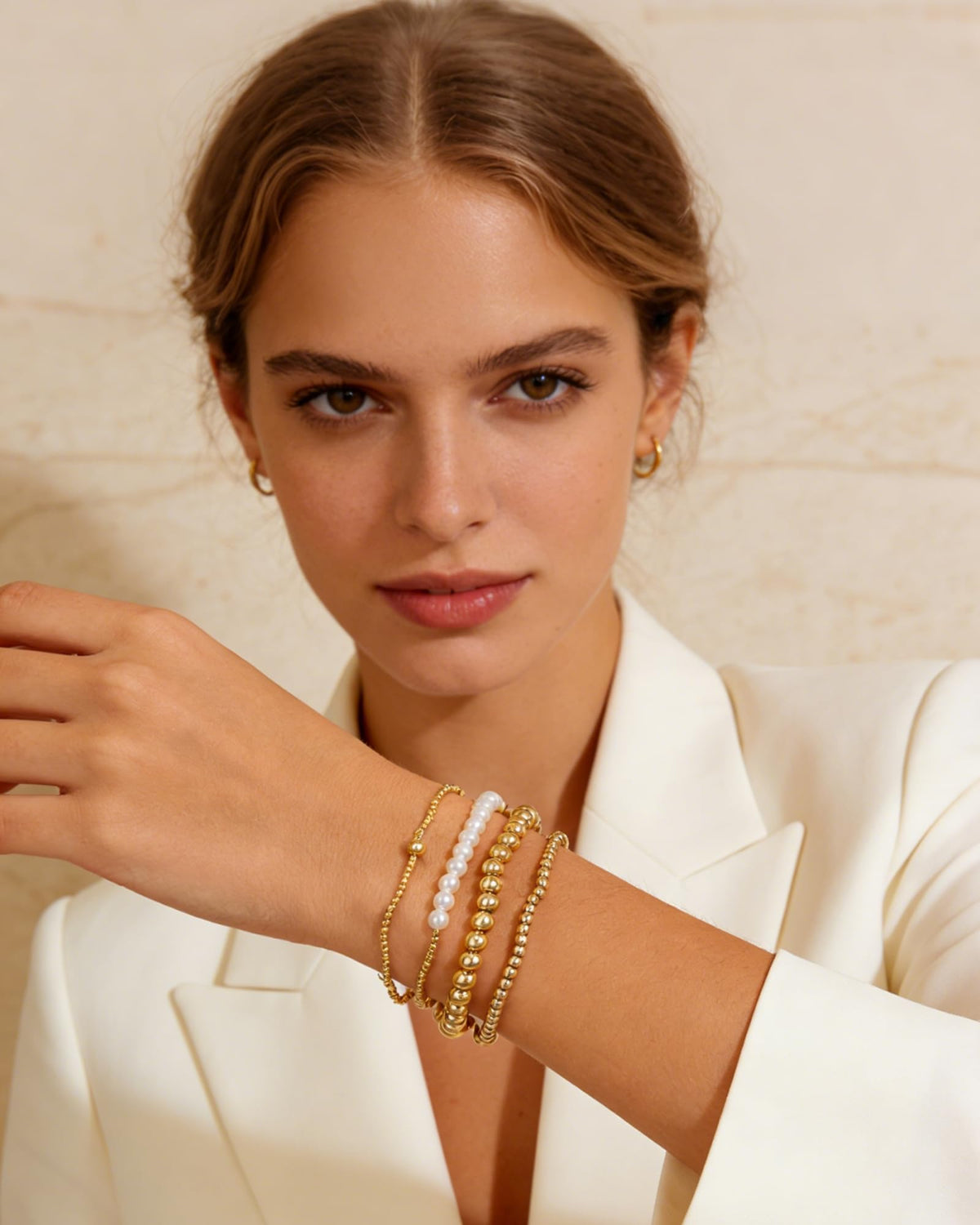 CLOORDE 4 Pcs Gold Beaded Bracelets for Women Layered 14k Gold Plated Beads Bracelets Trendy Stretch Stack Pearl Golden Beaded Brace-lets Wedding Party Prom Hand Jewelry Accessories Gifts for Her