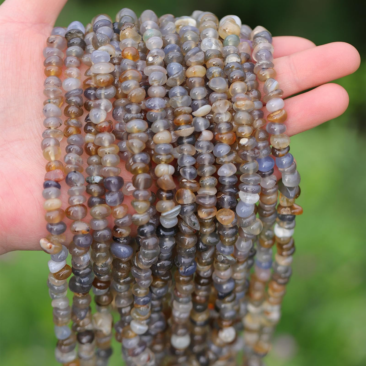 400pcs Natural Chip Stone Beads for Jewelry Making Blue Agate 5-8mm Irregular Gemstones Healing Crystal Loose Rocks Bead Hole Drilled for Ring Earrings Necklace Bracelet Making DIY Art Crafts