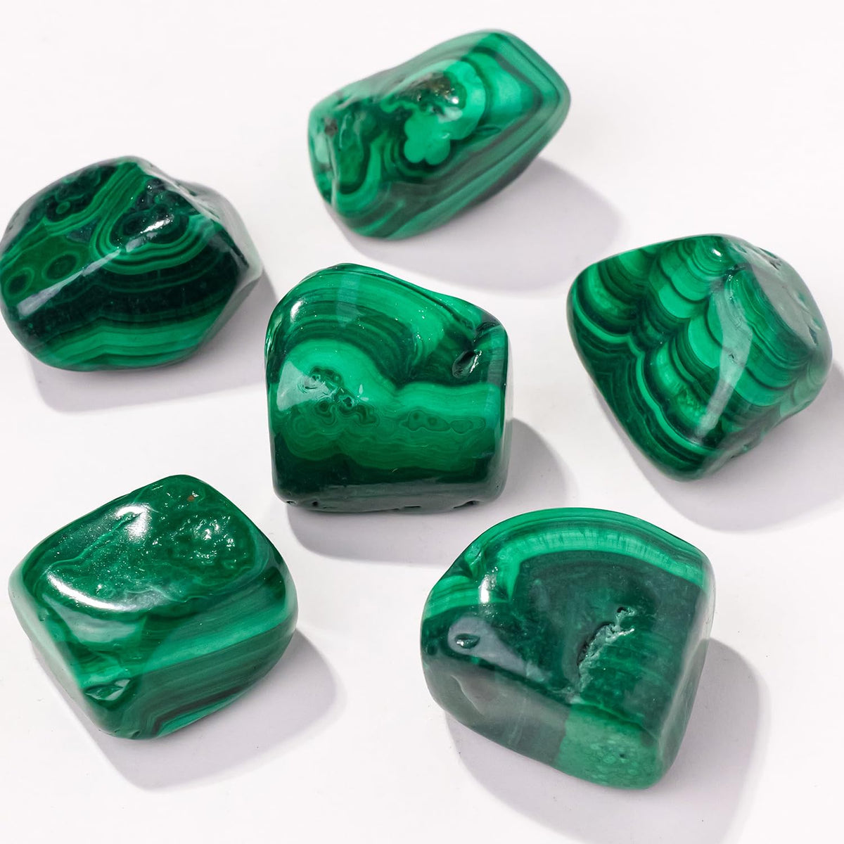 Apengshi Malachite Tumbled Stone 2pcs Polished Stone Natural Crystal and Healing Stones Irregular Stone for DIY Home Decor Garden Fountain 0.9''-2''
