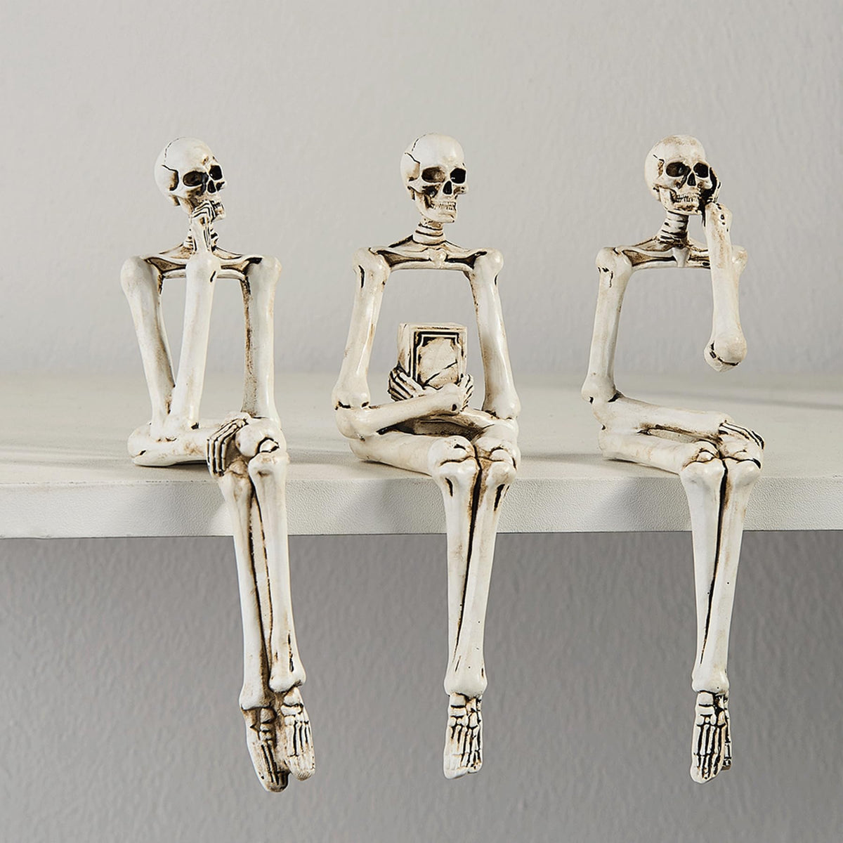 Octdays Skull Thinker Statues Halloween Decor, Indoor Small Resin Skull Collectible Figurines, Halloween Table Bookshelf Home Living Room Decorations (White)