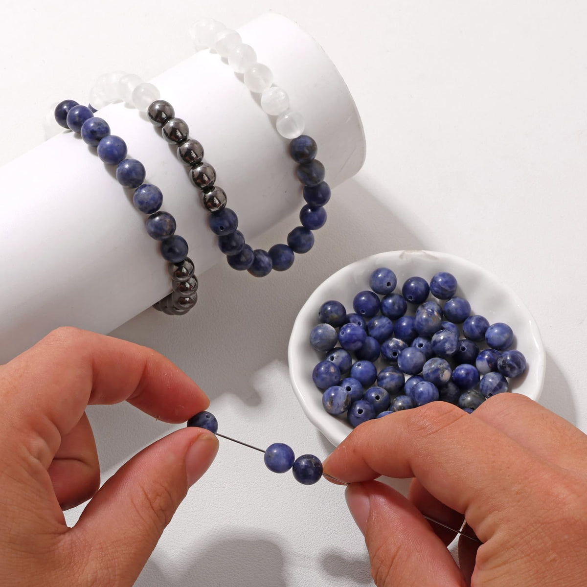Risyfjew 50PCS 8mm Natural Sodalite Beads Gemstone Round Loose Beads for Jewelry Making Chakra Crystal Stone Beads for Bracelets Necklace Earrings Making Supplies (50pcs/Strand)