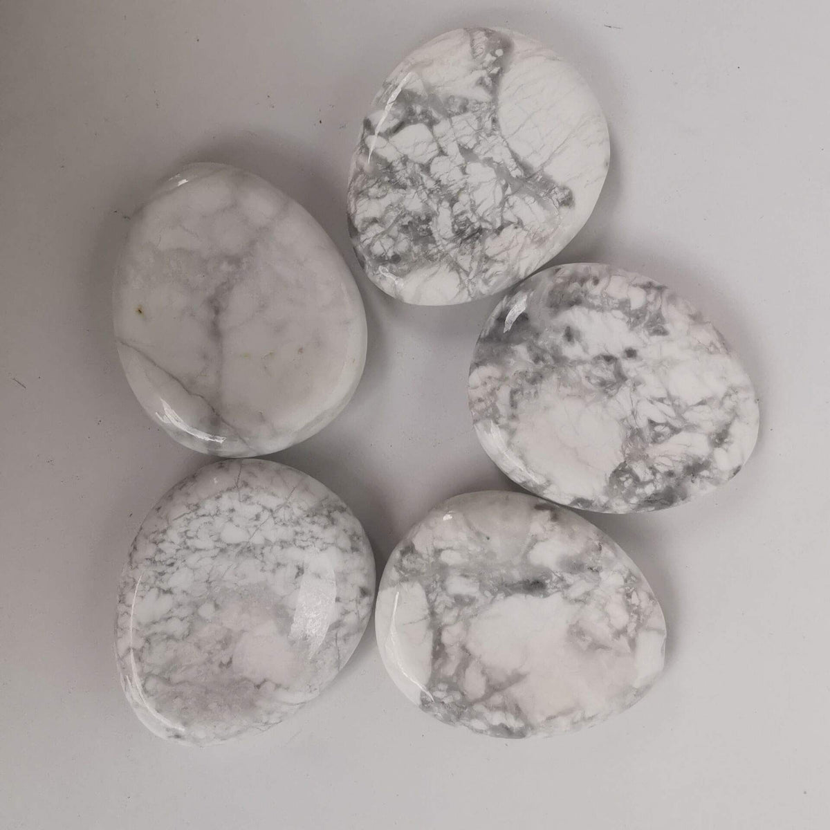 Loveliome White Howlite Turquoise and Black LabradoriteThumb Worry Stone, Stress Relax Healing Reiki Crystal Pocket Palm Stones,Pack of 2