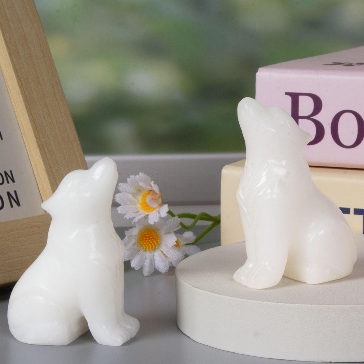 Hguxmcu White Jade Wolf Figurine,Crystal Carved Statue for Home Office Desk Decor,Hand Carved 1.8 Inch Healing Crystal,Spirit Animal Gift for Wolf Lovers,Good Luck Feng Shui Protection Totem