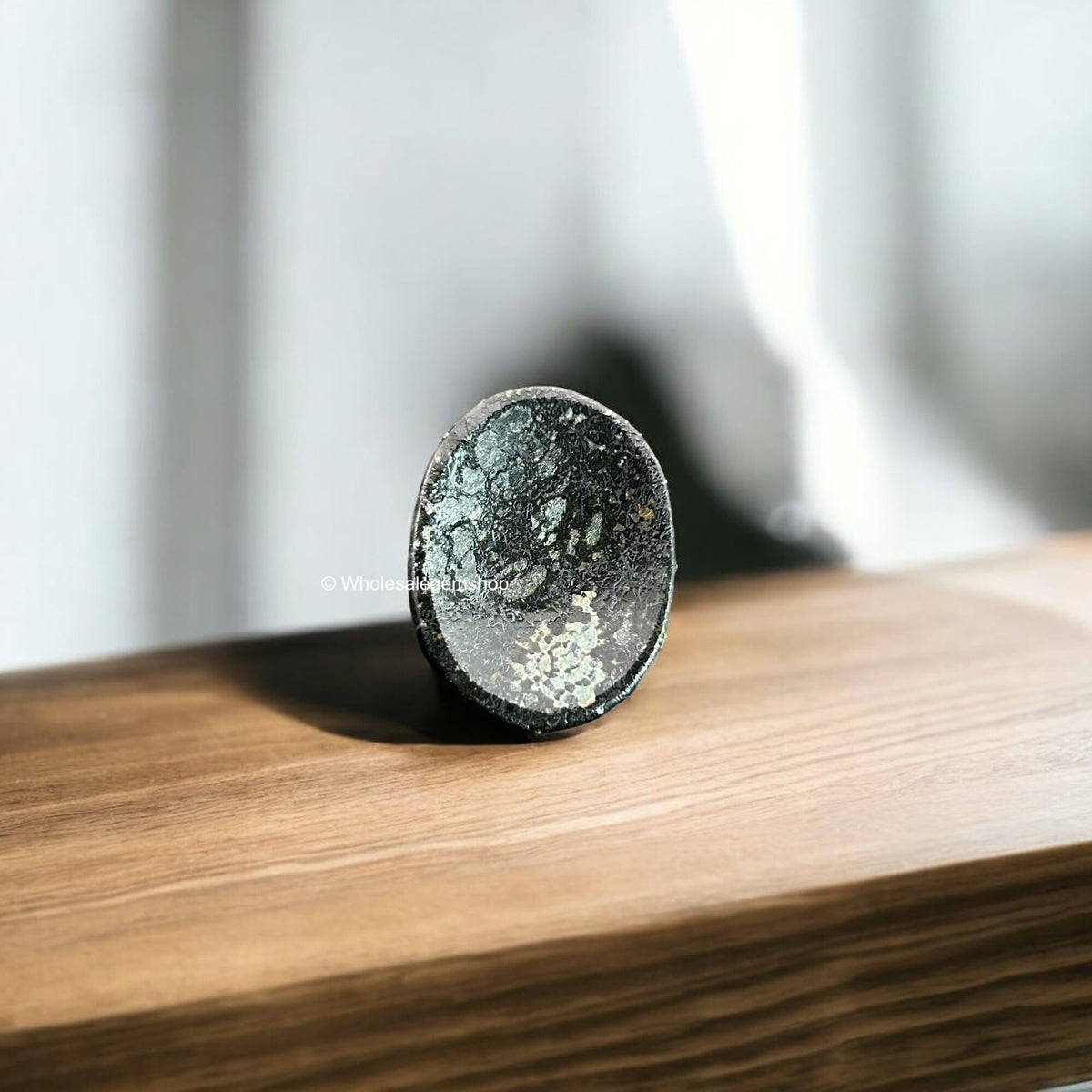 GEMSCITE Nuummite Thumb Worry Stones Metaphysical Gemstone Crystal Healing Reiki Men Women Gift Feng Shui Positive Energy Love Wellness Palm Stones Wicca Powerful
