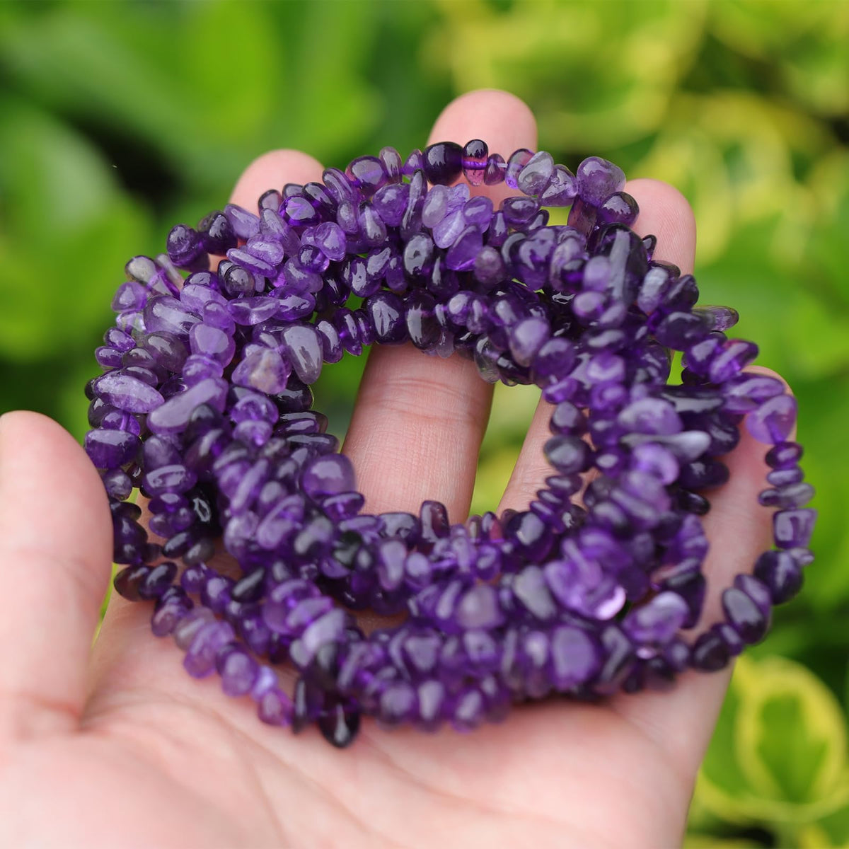 400pcs Natural Chip Stone Beads for Jewelry Making Amethyst 5-8mm Irregular Gemstones Healing Crystal Loose Rocks Bead Hole Drilled for Ring Earrings Necklace Bracelet Making DIY Art Crafts