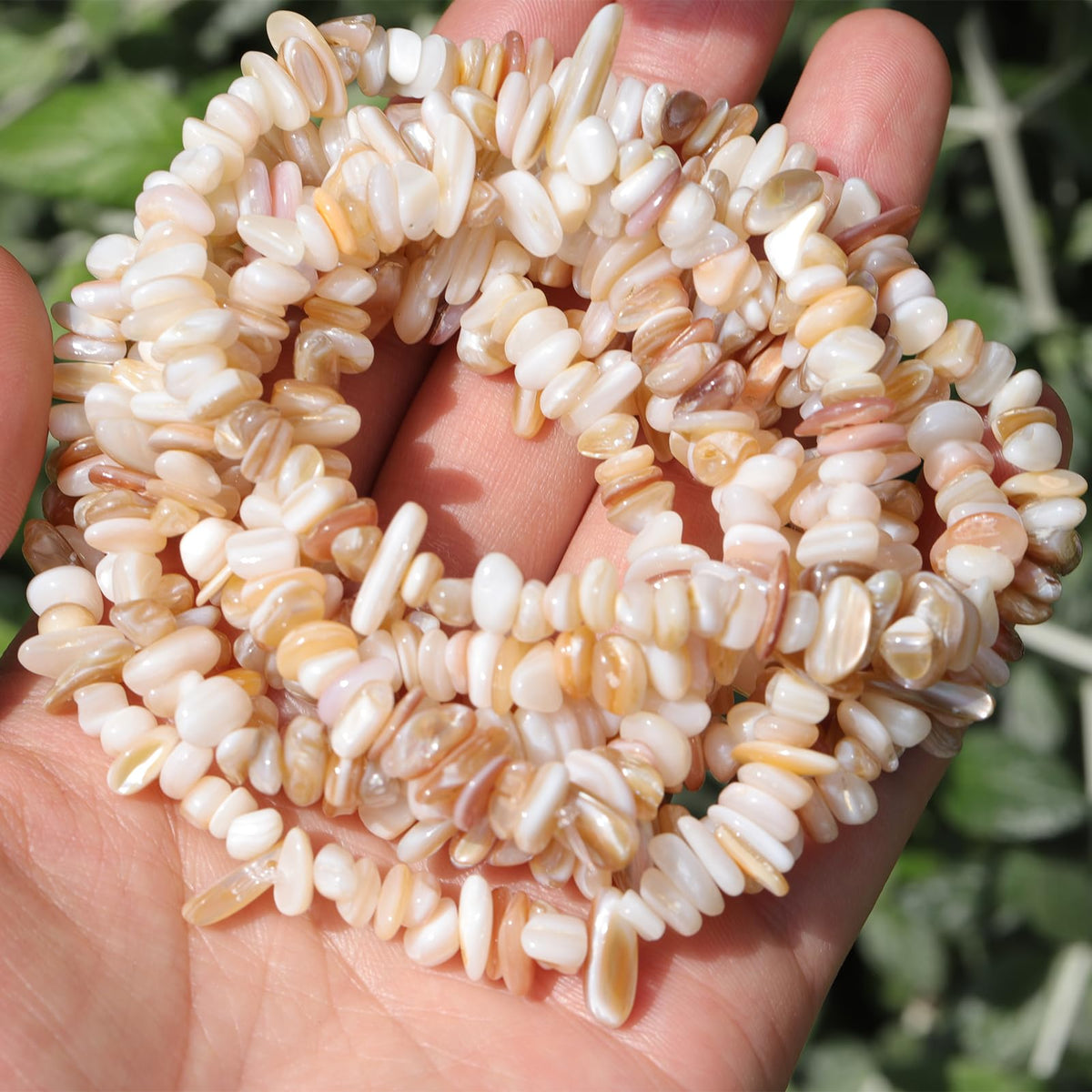 400pcs Natural Chip Shell Beads for Jewelry Making Brown Shell 5-8mm Irregular Gemstones Healing Crystal Loose Rocks Bead Hole Drilled for Ring Earrings Necklace Bracelet Making DIY Art Crafts