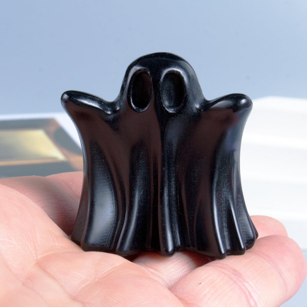 QLRSUXN Black Obsidian Crystal Ghost, 1.8in Ghost Decor, Cute Natural Crystal Ghost Statue,Halloween Figurines Hand-Carved, Spooky and Decoration for Halloween Home Office Mantel Decor