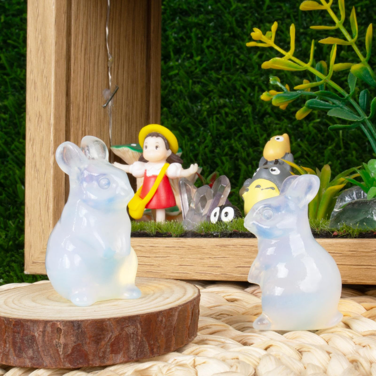 QLRSUXN White Opalite Bunny Figurine,Hand-Carved Rabbit Statue for Home Decor,1.6" Healing Crystal Desk Ornament,Easter Gift for Women Men,Lucky Feng Shui Charm for Office,Cute Animal Spirit Totem