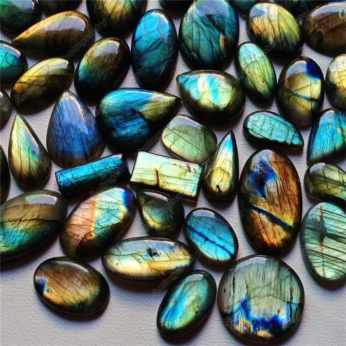 Anlingem 10Pcs Natural Labradorite Crystal Pendant Polished Stone Healing Palm Irregular Stones Rainbow Healing Meditation Birthday Gifts AL-10PCKIT