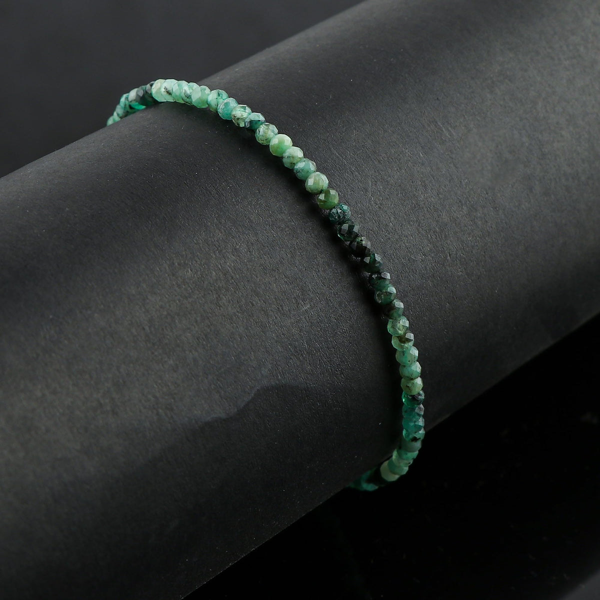 CRYSTALINES Natural Shaded Emerald Gemstone Bolo Bracelet, Faceted Beads Stones, Hypoallergenic Handmade Boho Jewelry for Women, Healing Crystals, Adjustable Silver Chain 6+4inch, May Birthday Gift