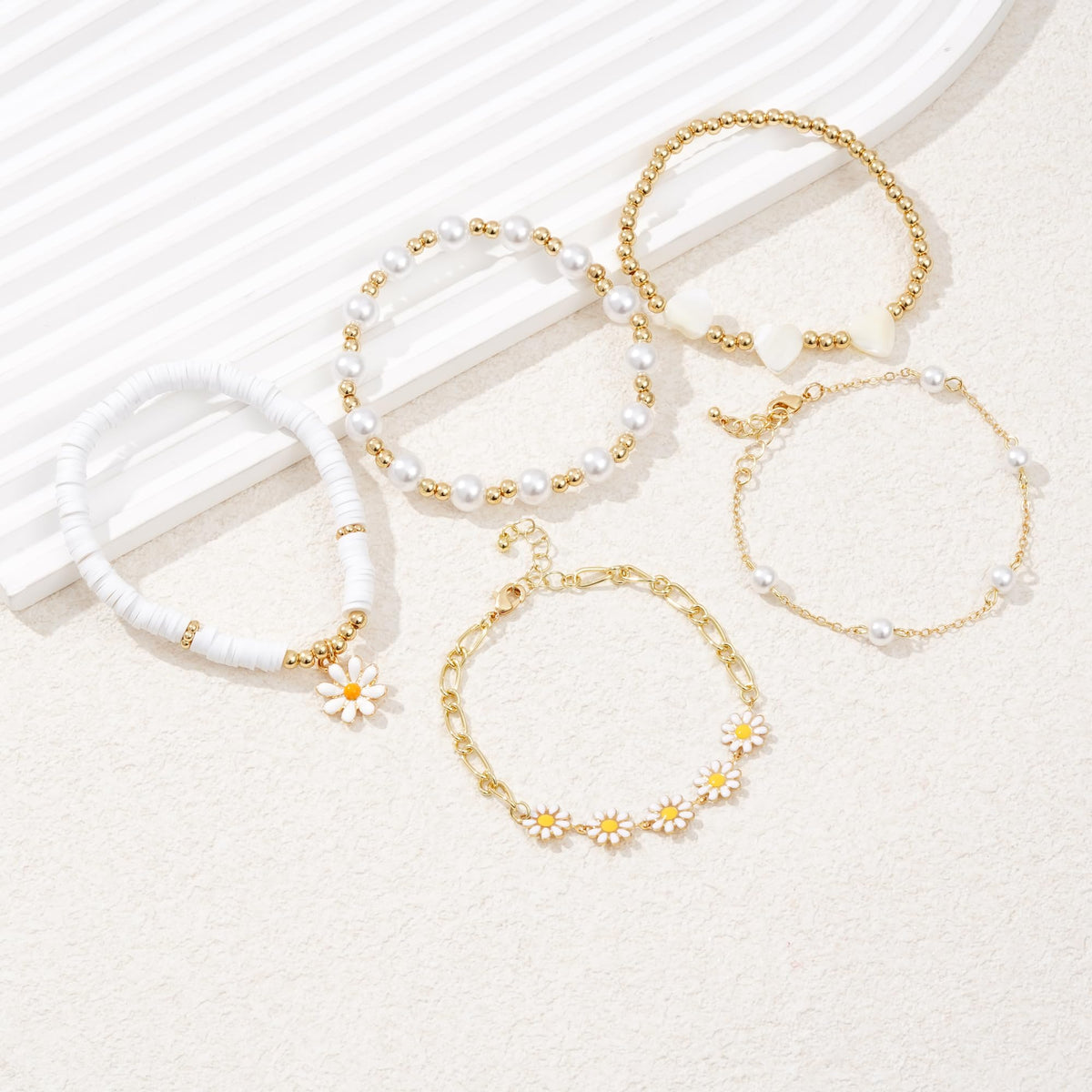 RISHEGAE White Daisy Bracelets for Women Stackable Gold Beads Bracelet Friendship Boho Summer Beach Heart Bracelets Stretch Heishi Beaded Jewelry Set
