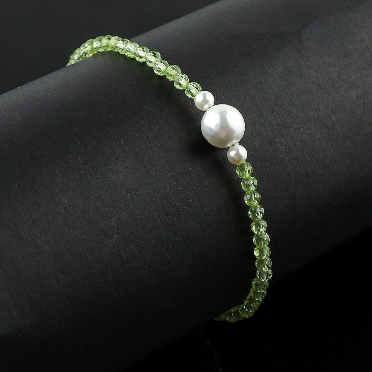 CRYSTALINES Natural Peridot Gemstone Bolo Bracelet, Cultured Pearl Beads Stones, Handmade Hypoallergenic Boho Jewelry for Women, Healing Crystals, Silver Plated 6+4inch, August Birthday Gift