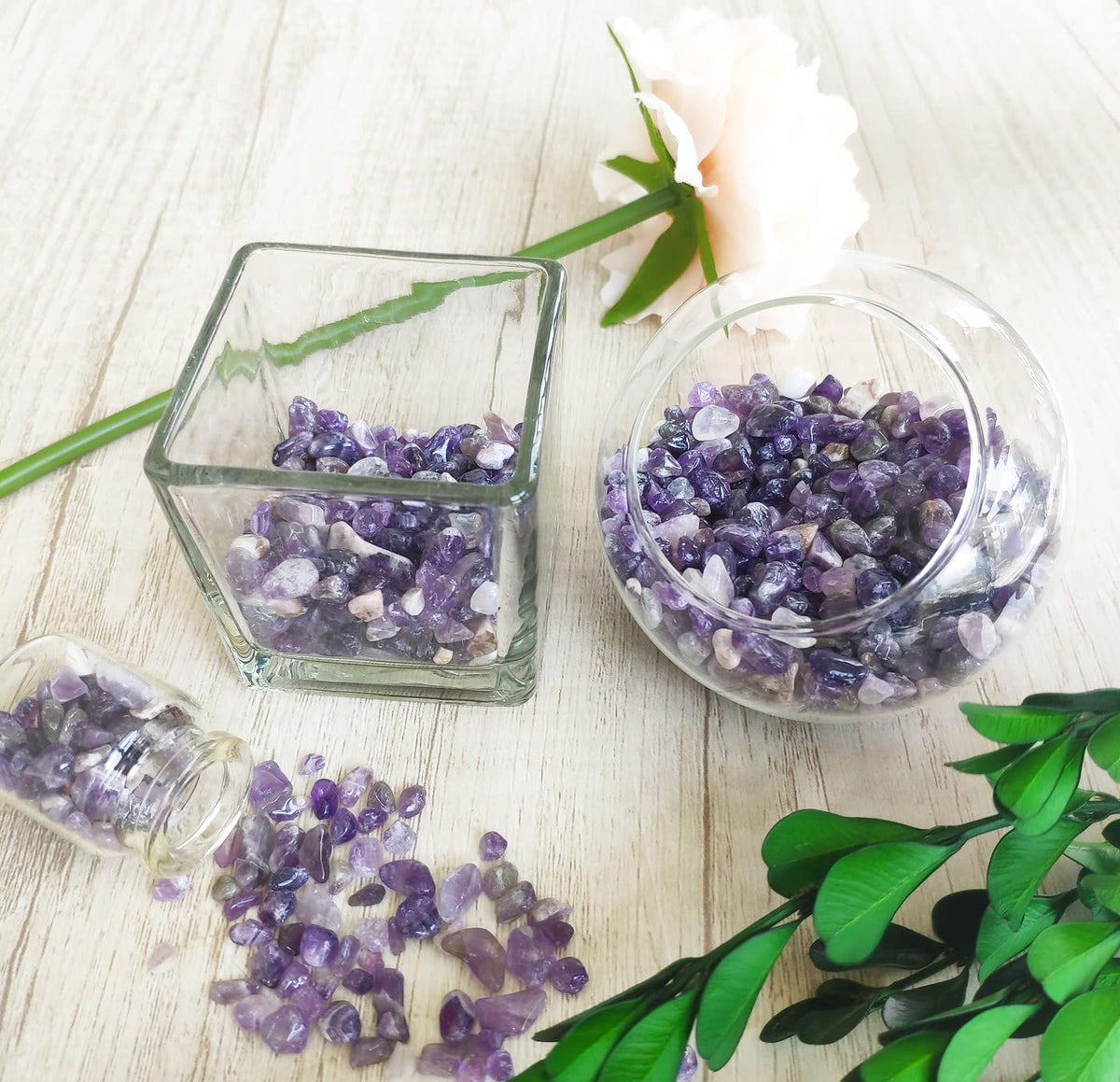 ZHIYUXI Amethyst Crystal Chips Fish Tank Gravel Vase Filler Stones Bulk Crushed Crystals Gemstone Polished Natural Quartz Stone Healing Crystals Glass Stones Fish Rocks