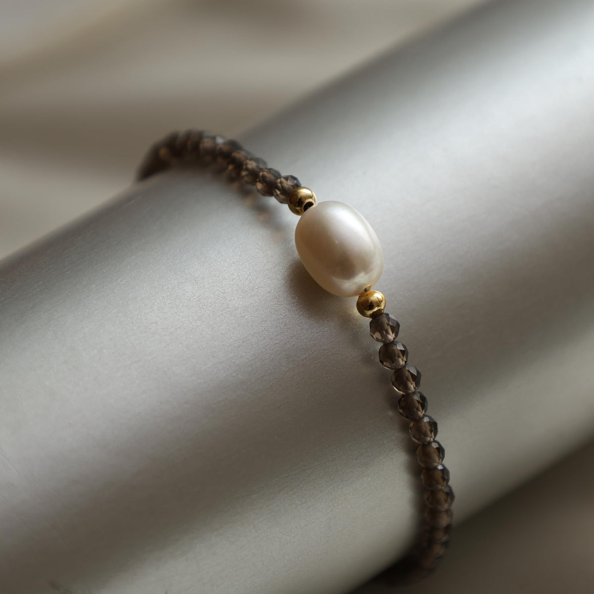 Gempires Smoky Quartz Beaded Bracelet with Freshwater Pearl Gemstone Jewelry Brown Crystal Handmade Bracelet Hypoallergenic 7.5 Inch Gold Plated Lightweight Western Jewelry